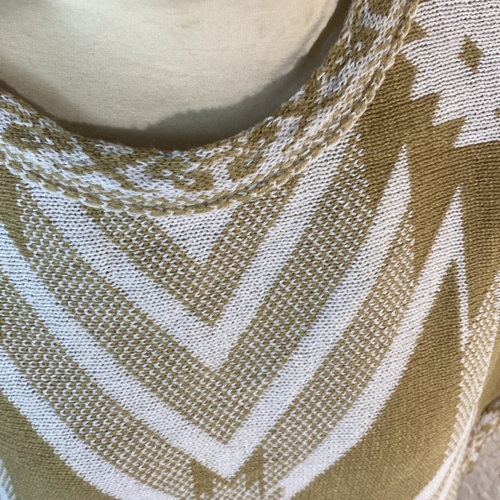 Poncho - Picture 7 of 7
